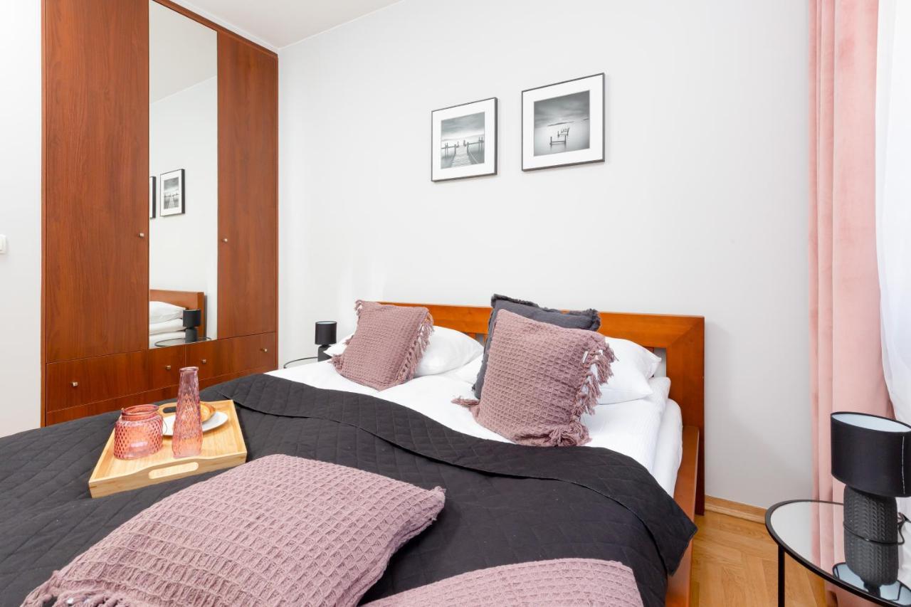 Mokotow Bluszczanska By Renters Apartment *